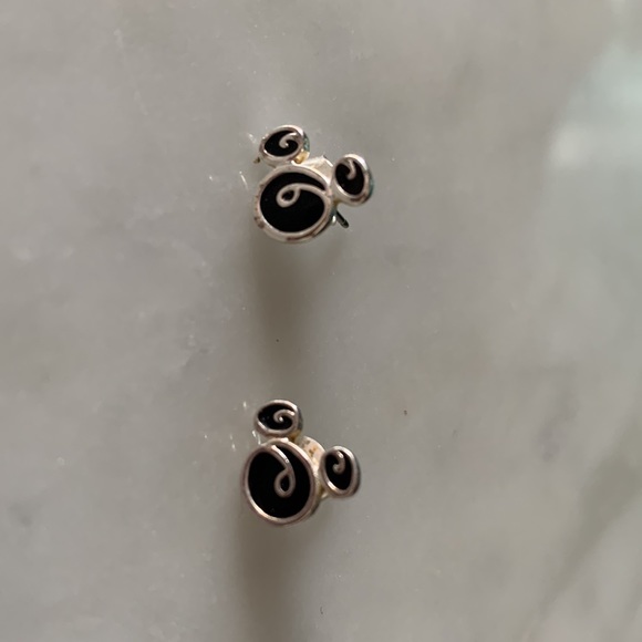 3/$20💎🐭 Disney Mickey Mouse earrings in black/silver - Picture 2 of 3